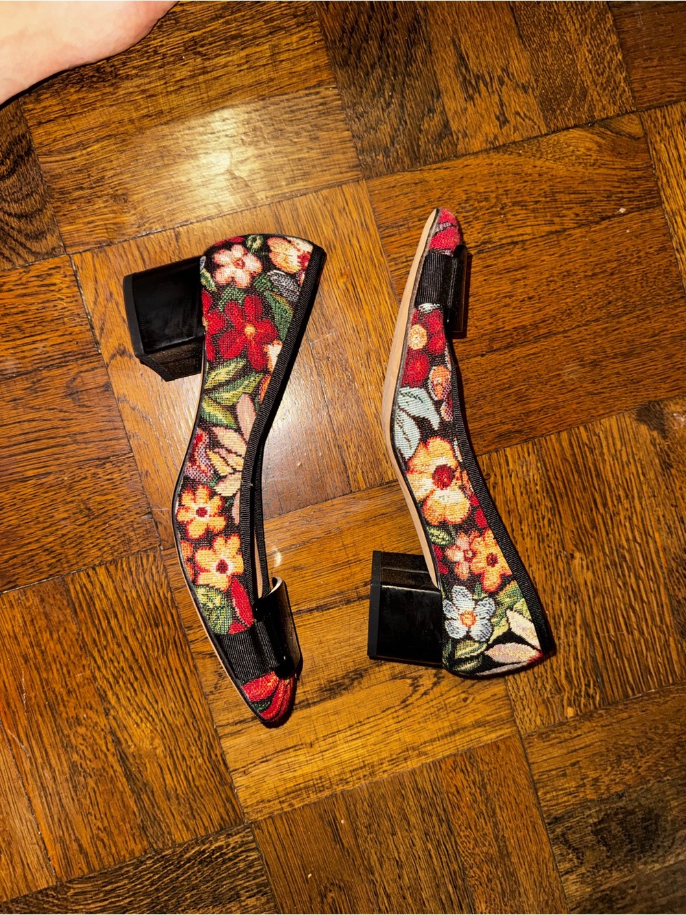 French Sole Floral Tapestry Ballet Flats Size 7 NEW